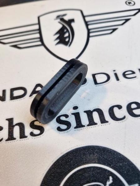 Zündapp Combinette Scheinwerfer Gehäusegummi zur Bowdenzugdurchführung TPU 423-12.405.15